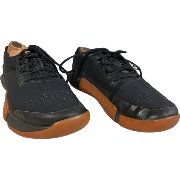 EUC Under Armour Mens Size US Black Gum Bottom Tri Base